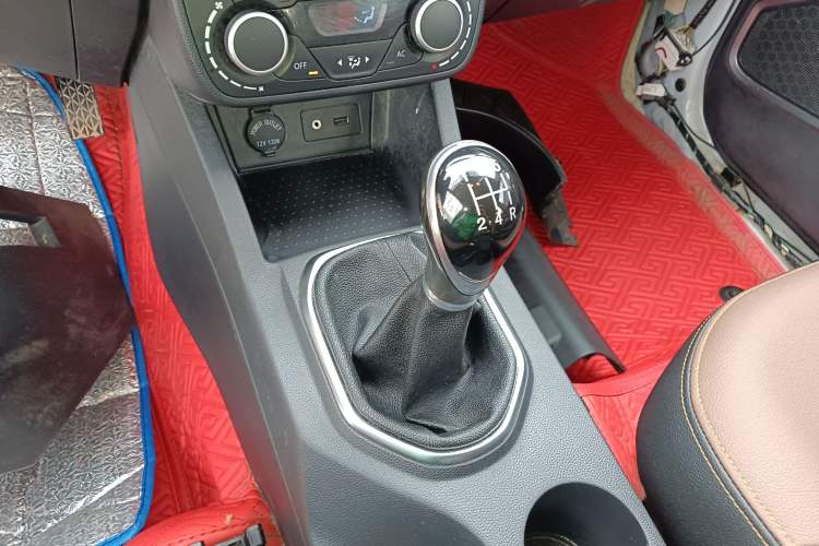Used FAW Senya R7 2016 1.6L Manual Luxury Model Gear Lever
