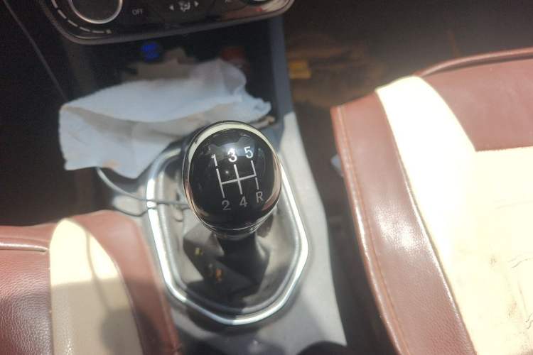 Used FAW Senya R7 2016 1.6L Manual Luxury Model Gear Lever