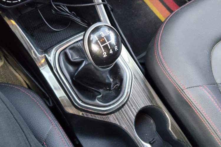 Used FAW Senya R7 2016 1.6L Manual Luxury Model Gear Lever