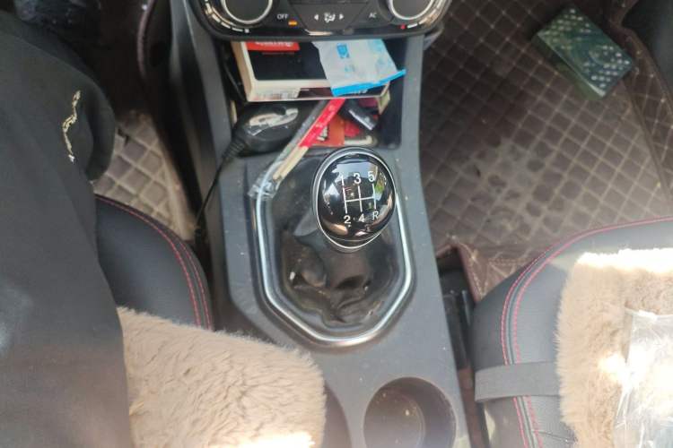 Used FAW Senya R7 2016 1.6L Manual Luxury Model Gear Lever