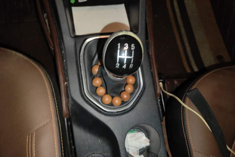Used FAW Senya R7 2016 1.6L Manual Smart Version Gear Lever