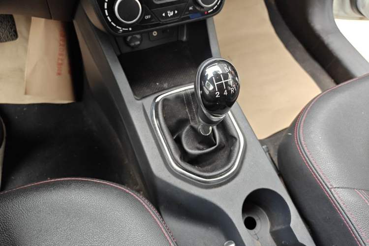 Used FAW Senya R7 2016 1.6L Manual Luxury Model Gear Lever