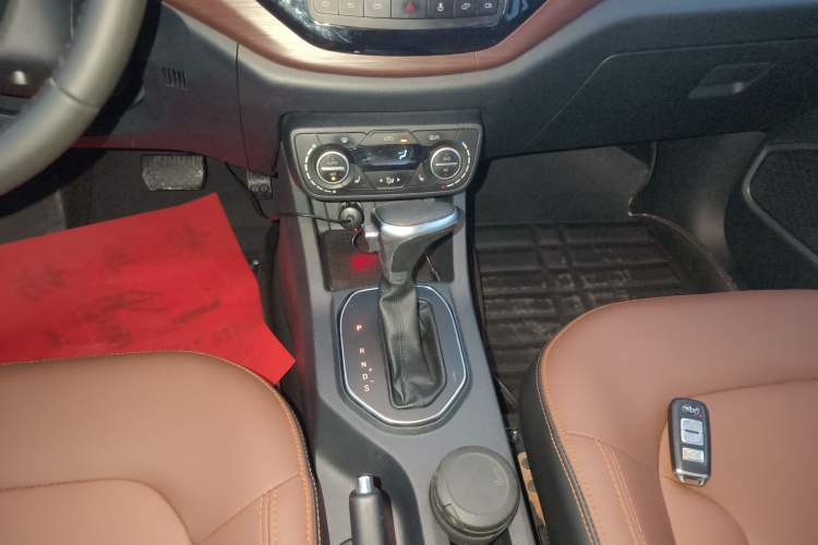 Used FAW Senya R7 2016 1.6L Automatic Prestige Model Gear Lever