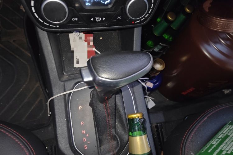 Used FAW Senya R7 2016 1.6L Automatic Luxury Model Gear Lever