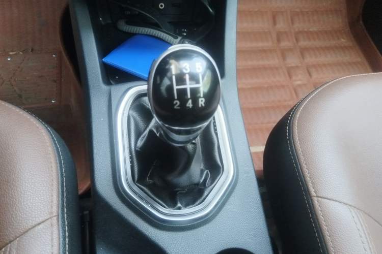 Used FAW Senya R7 2016 1.6L Manual Smart Version Gear Lever
