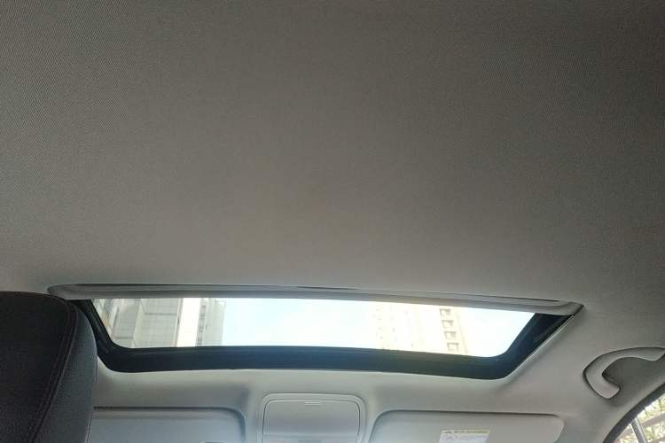 Used FAW Senya R7 2016 1.6L Automatic Smart Version Headliner