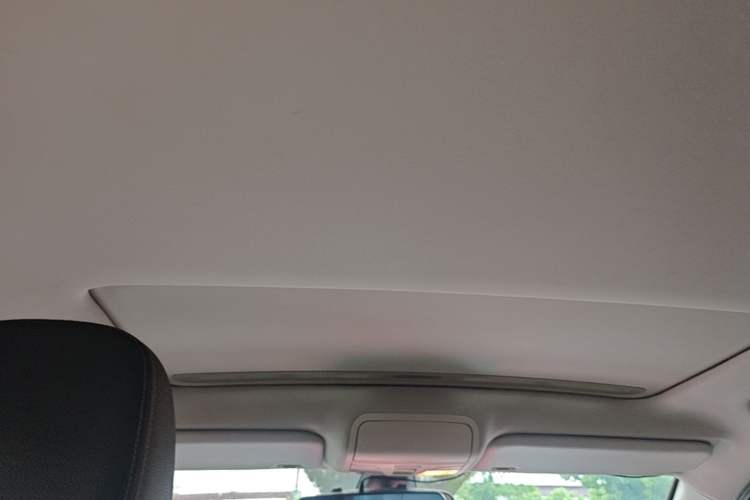 Used FAW Senya R7 2016 1.6L Automatic Prestige Model Headliner