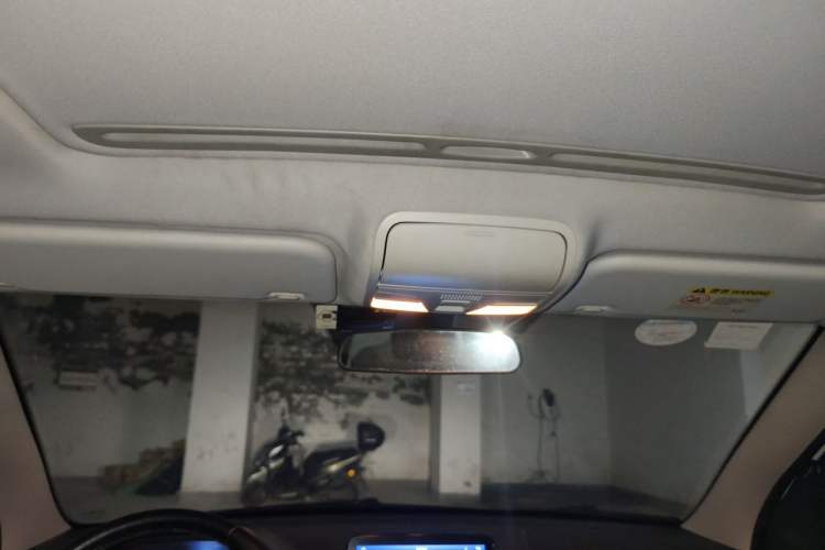 Used FAW Senya R7 2016 1.6L Automatic Prestige Model Headliner
