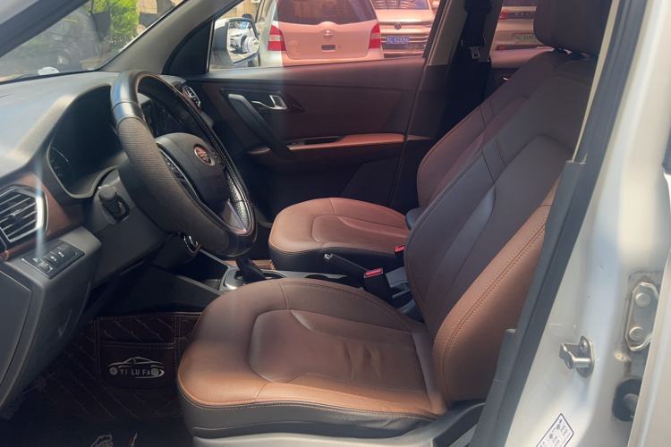 Used FAW Senya R7 2016 1.6L Automatic Luxury Model Interior 1