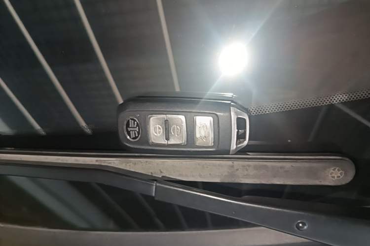 Used FAW Senya R7 2016 1.6L Automatic Smart Version Interior 1