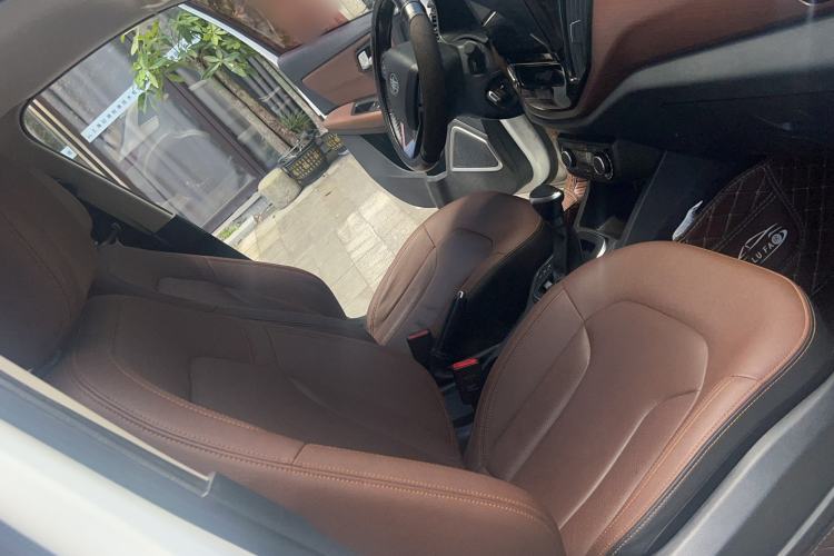 Used FAW Senya R7 2016 1.6L Automatic Luxury Model Interior 10