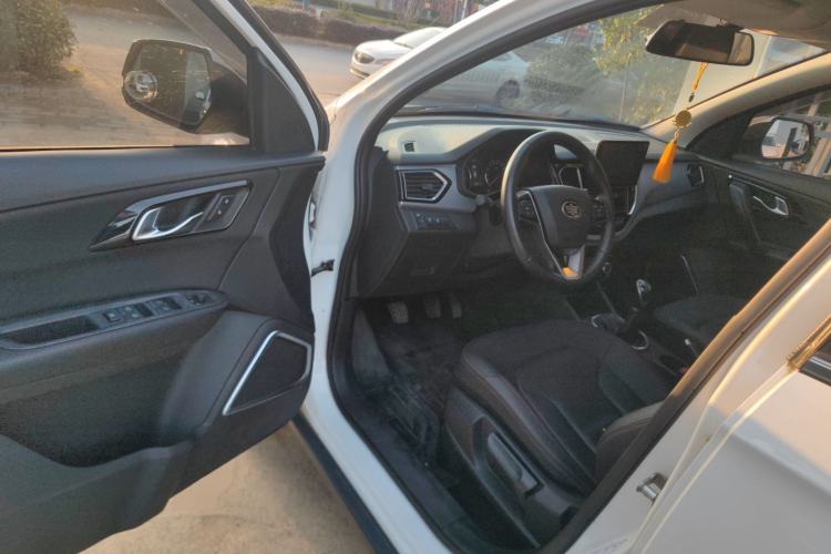 Used FAW Senya R7 2016 1.6L Manual Smart Version Interior 3