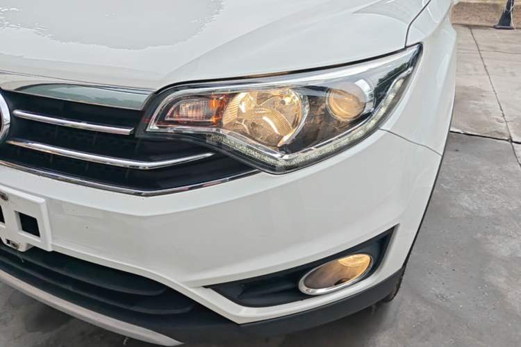 Used FAW Senya R7 2016 1.6L Manual Comfort Model Left Front Headlight
