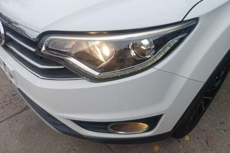 Used FAW Senya R7 2016 1.6L Manual Luxury Model Left Front Headlight