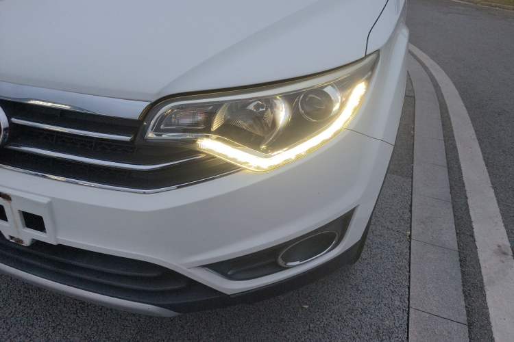 Used FAW Senya R7 2016 1.6L Automatic Prestige Model Left Front Headlight