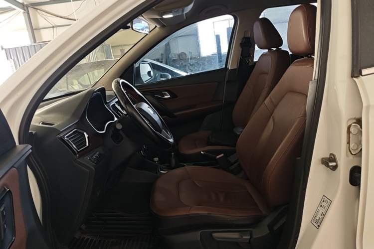 Used FAW Senya R7 2016 1.6L Manual Luxury Model Left Front Seat