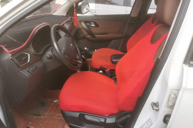 Used FAW Senya R7 2016 1.6L Manual Luxury Model Left Front Seat