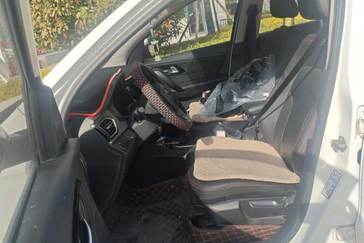 Used FAW Senya R7 2016 1.6L Manual Luxury Model Left Front Seat