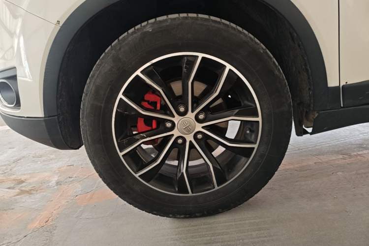 Used FAW Senya R7 2016 1.6L Manual Luxury Model Left Front Wheel Hub