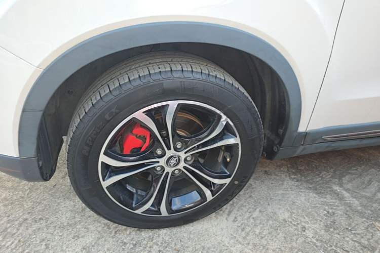 Used FAW Senya R7 2016 1.6L Automatic Luxury Model Left Front Wheel Hub