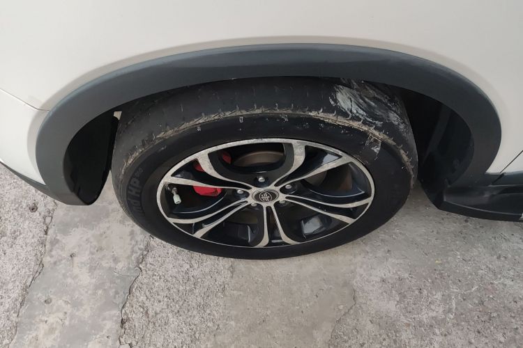 Used FAW Senya R7 2016 1.6L Automatic Prestige Model Left Front Wheel Hub