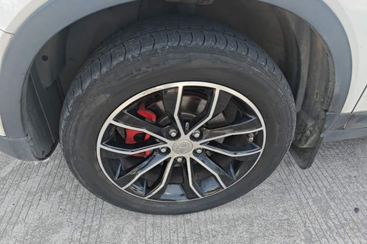Used FAW Senya R7 2016 1.6L Manual Luxury Model Left Front Wheel Hub