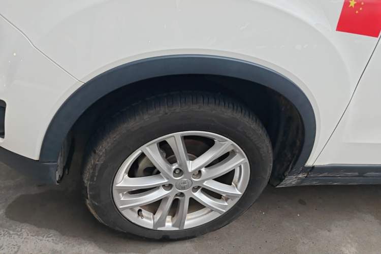 Used FAW Senya R7 2016 1.6L Manual Comfort Model Left Front Wheel Hub