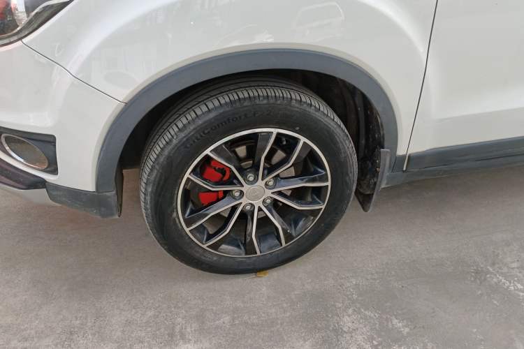 Used FAW Senya R7 2016 1.6L Manual Luxury Model Left Front Wheel Hub