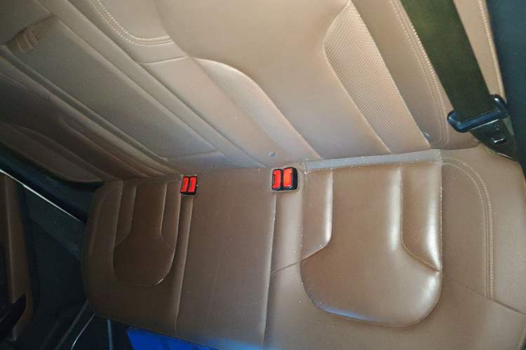 Used FAW Senya R7 2016 1.6L Manual Luxury Model Left Rear Seat