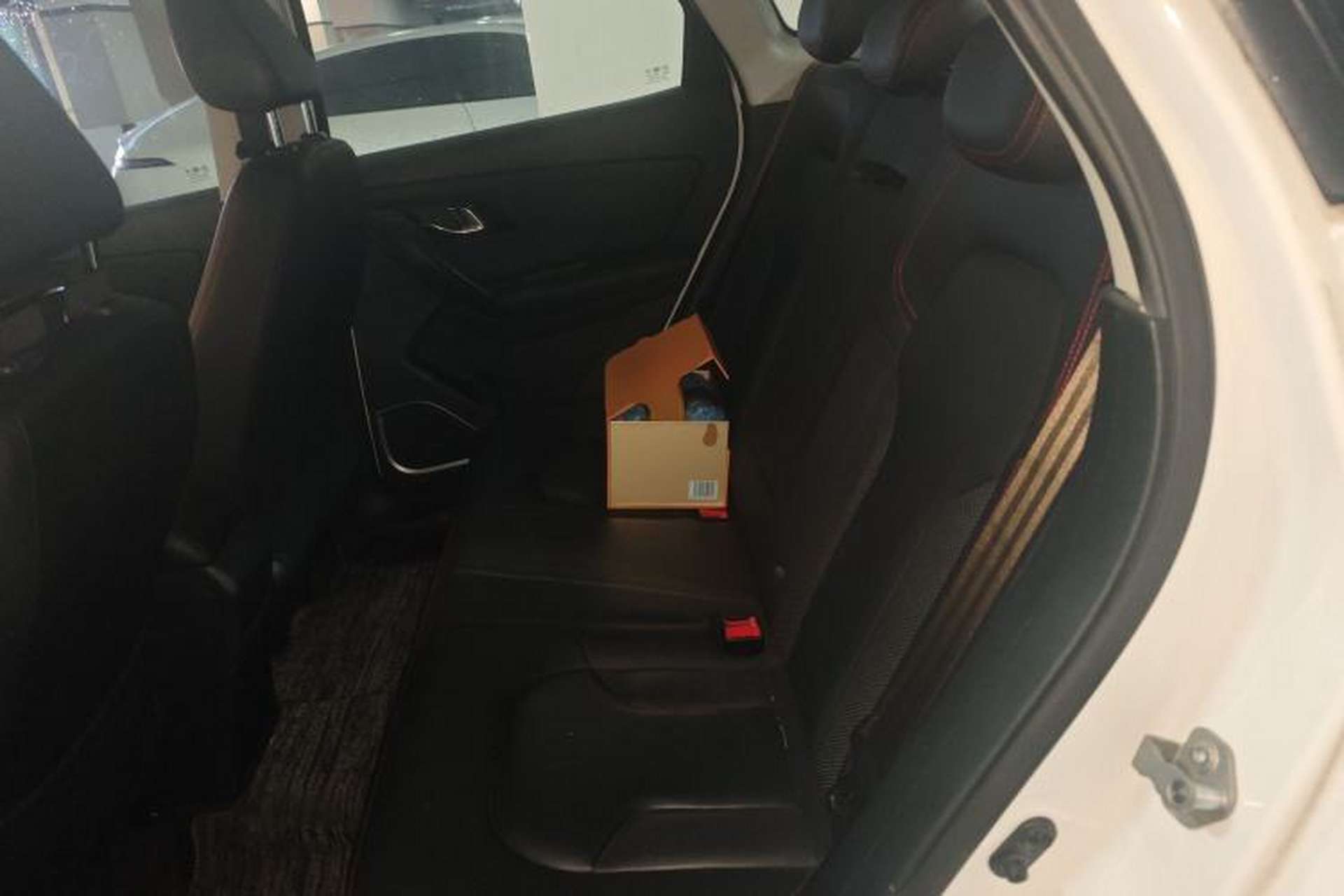 Used FAW Senya R7 2016 1.6L Manual Luxury Model Left Rear Seat