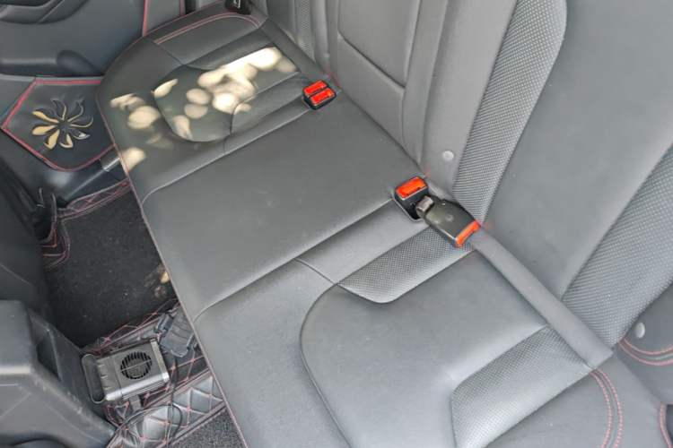 Used FAW Senya R7 2016 1.6L Manual Luxury Model Left Rear Seat