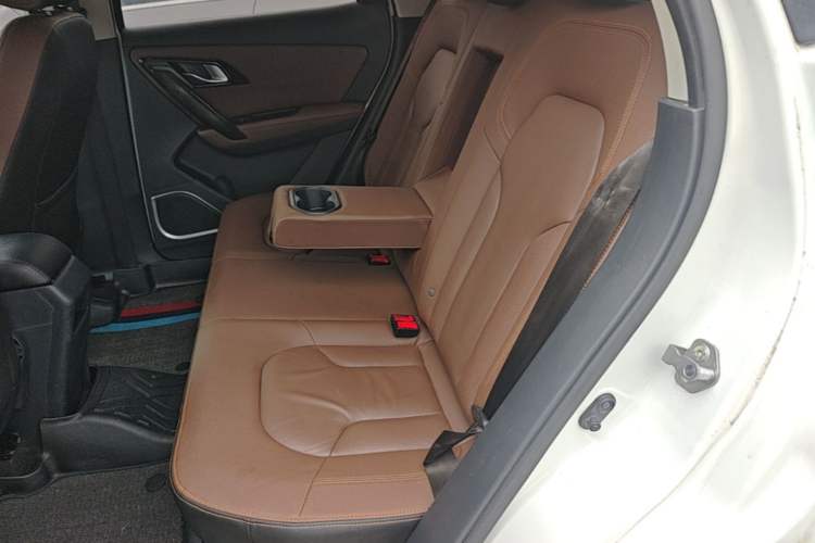 Used FAW Senya R7 2016 1.6L Automatic Prestige Model Left Rear Seat