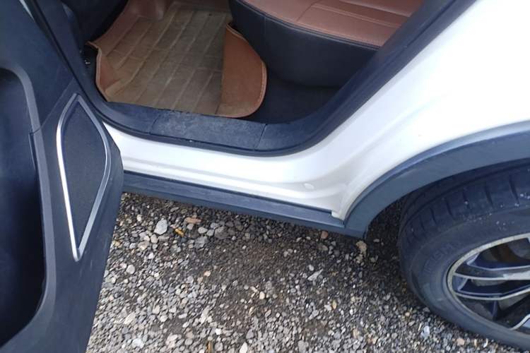 Used FAW Senya R7 2016 1.6L Manual Luxury Model Left Side Sill