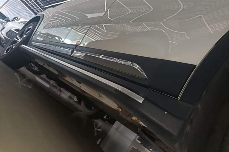 Used FAW Senya R7 2016 1.6L Automatic Smart Version Left Side Sill
