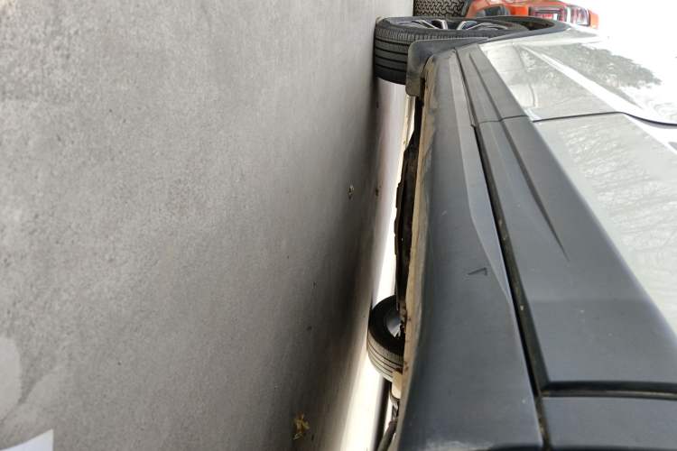 Used FAW Senya R7 2016 1.6L Manual Luxury Model Left Side Sill