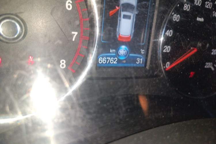 Used FAW Senya R7 2016 1.6L Manual Luxury Version Odometer Close Up