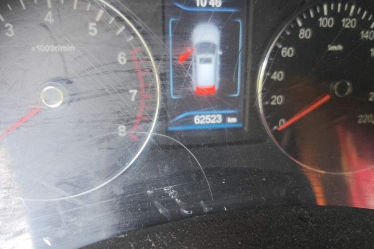 Used FAW Senya R7 2016 1.6L Manual Luxury Version Odometer Close Up