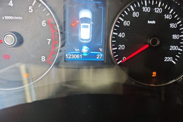Used FAW Senya R7 2016 1.6L Manual Luxury Version Odometer Close Up