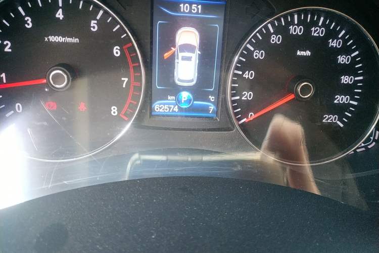 Used FAW Senya R7 2016 1.6L Automatic Smart Version Odometer Close Up