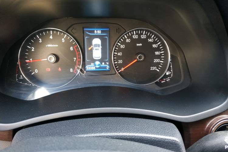 Used FAW Senya R7 2016 1.6L Automatic Prestige Model Odometer Close Up