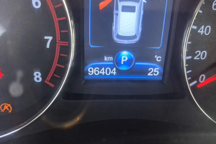 Used FAW Senya R7 2016 1.6L Automatic Smart Version Odometer Close Up