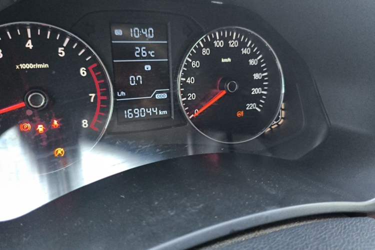 Used FAW Senya R7 2016 1.6L Manual Luxury Model Odometer Close Up