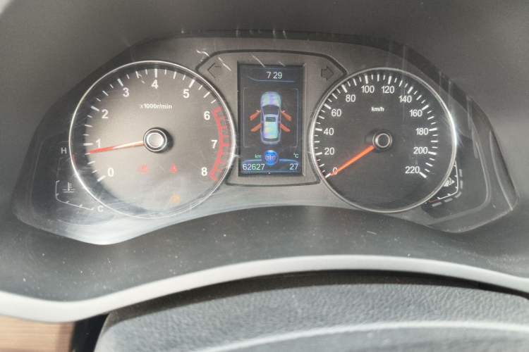 Used FAW Senya R7 2016 1.6L Manual Smart Version Odometer Close Up