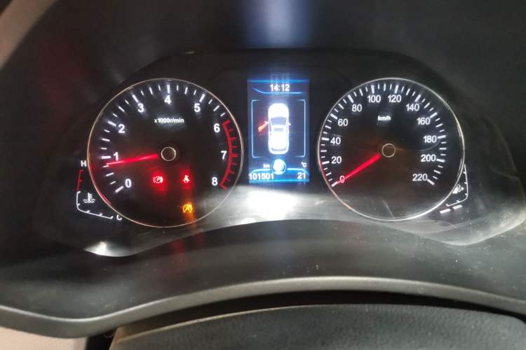 Used FAW Senya R7 2016 1.6L Manual Smart Version Odometer Close Up