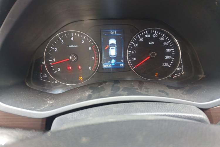 Used FAW Senya R7 2016 1.6L Manual Smart Version Odometer Close Up