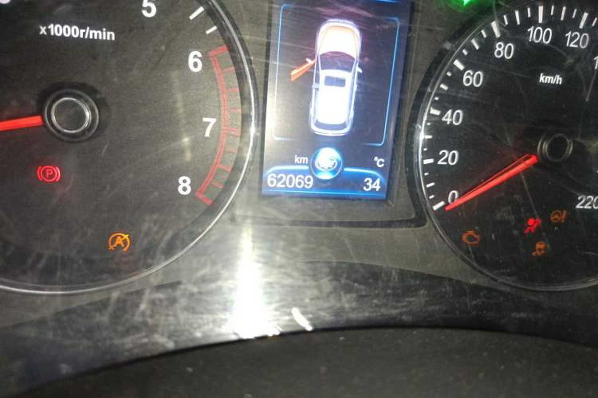 Used FAW Senya R7 2016 1.6L Manual Smart Version Odometer Close Up