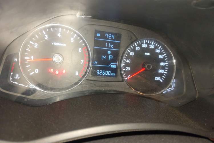 Used FAW Senya R7 2016 1.6L Automatic Luxury Model Odometer Close Up