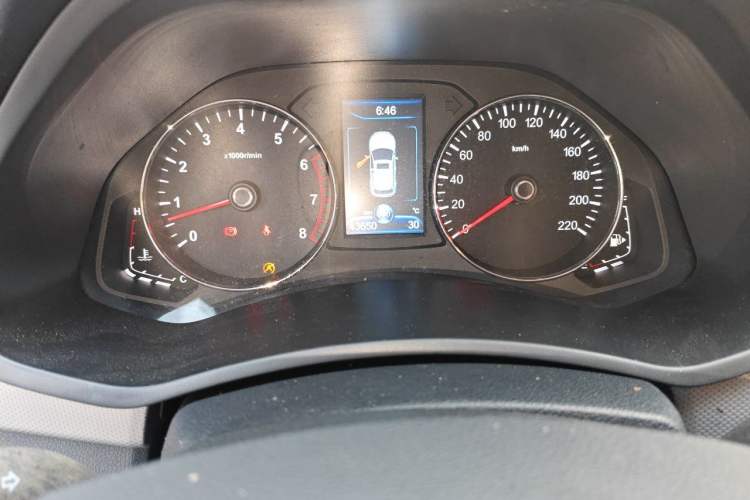 Used FAW Senya R7 2016 1.6L Manual Smart Version Odometer Close Up