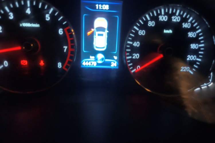 Used FAW Senya R7 2016 1.6L Automatic Prestige Model Odometer Close Up