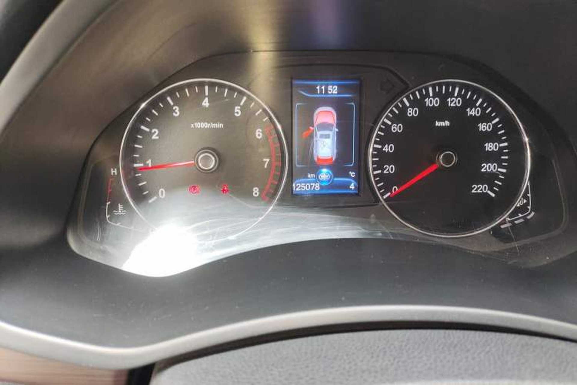 Used FAW Senya R7 2016 1.6L Manual Luxury Version Odometer Close Up